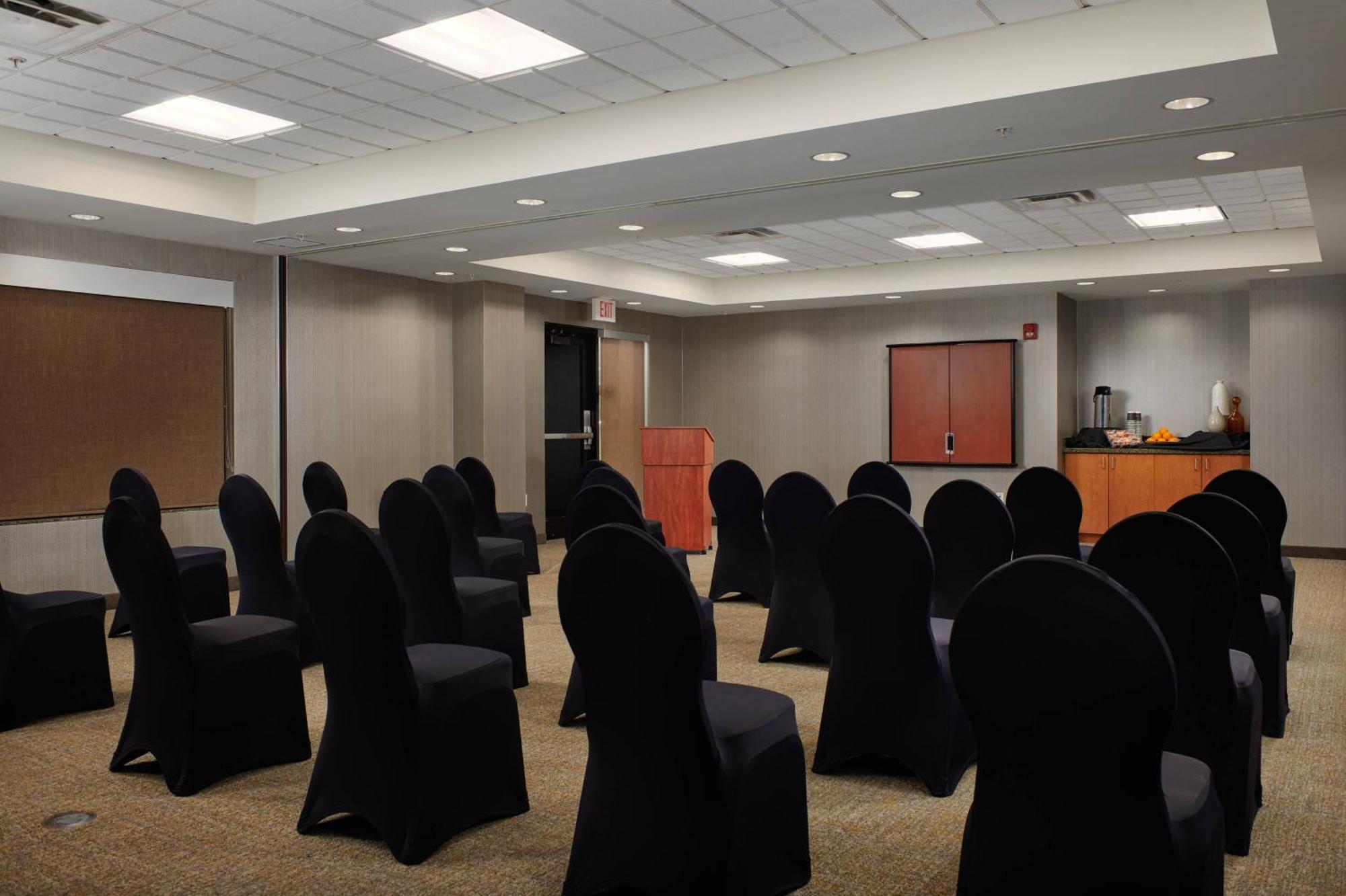 Hotel Springhill By Marriott North / Airport
