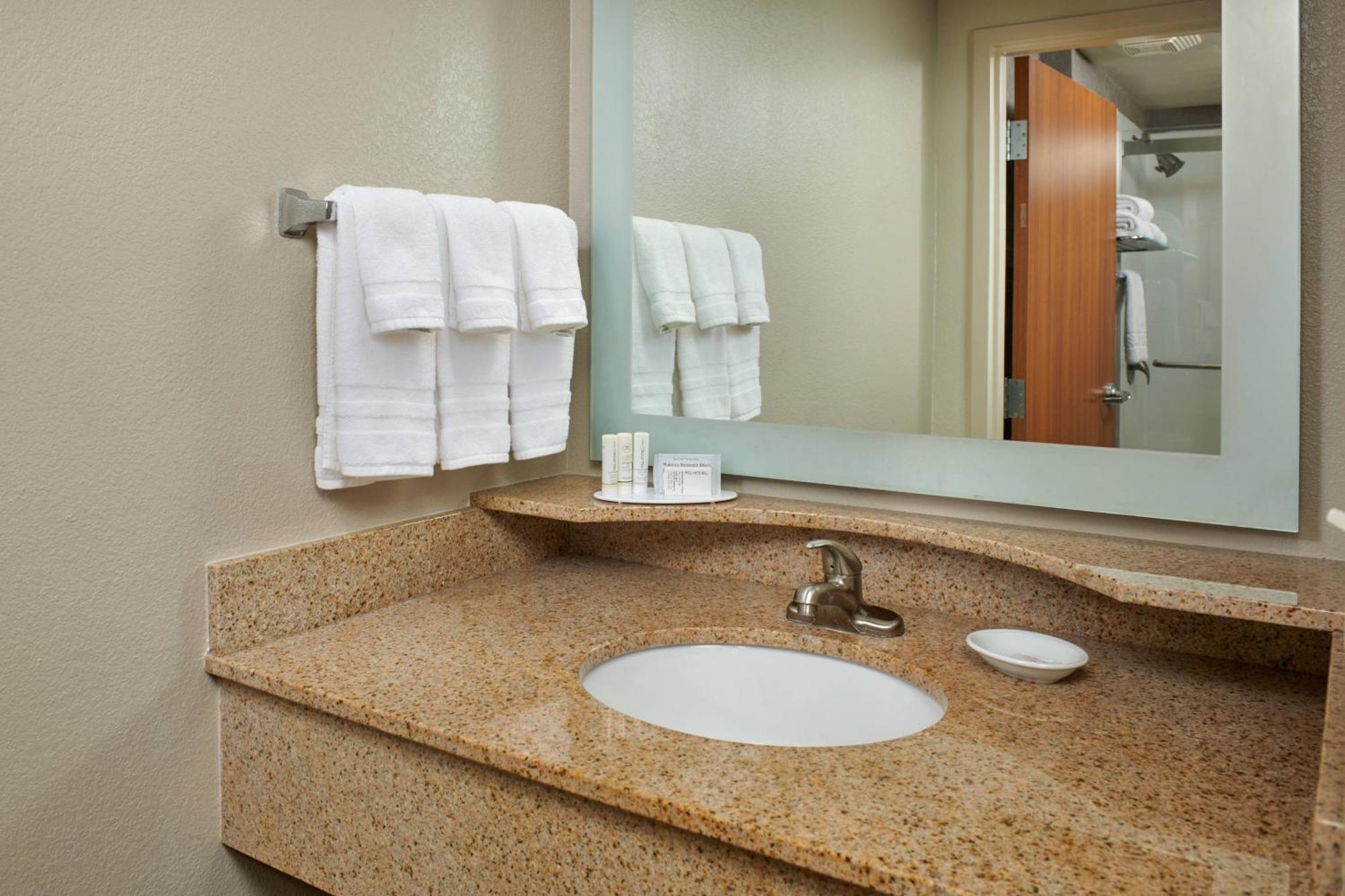 Hotel Springhill By Marriott North / Airport 3*