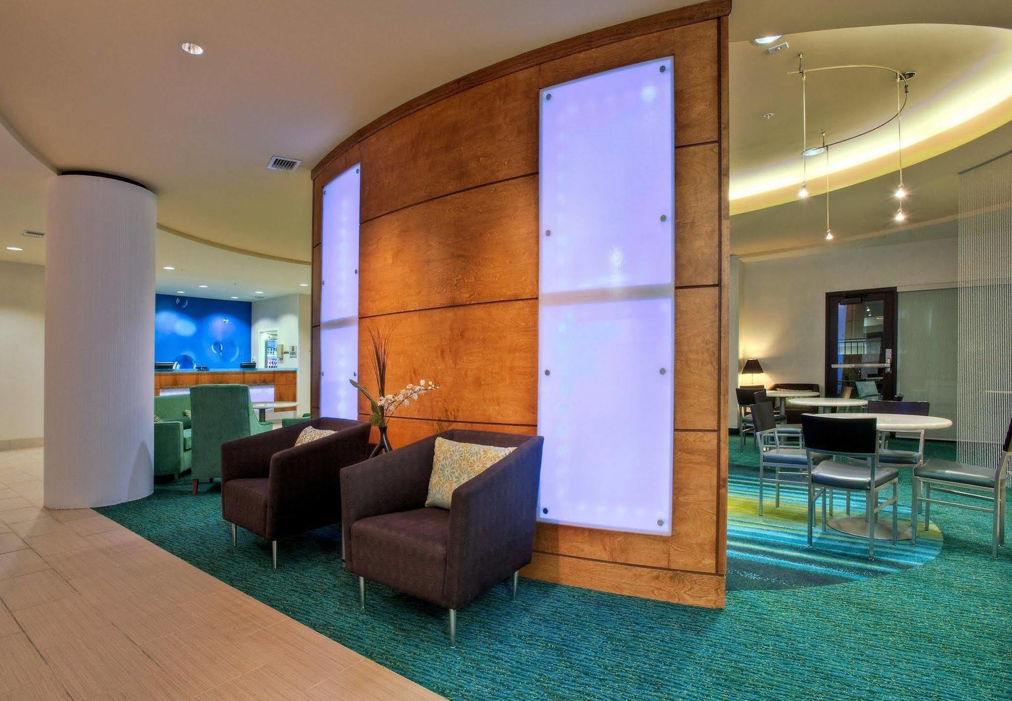 Hotel Springhill By Marriott North / Airport